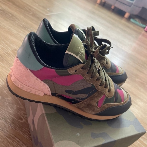 Valentino Garavani Sneakers - Picture 4 of 8